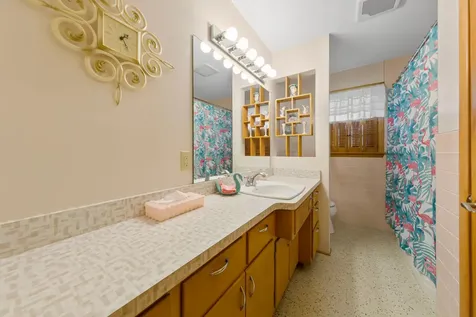 219 Floral Avenue Mankato MN 56001