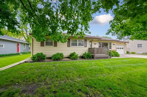 219 Floral Avenue Mankato MN 56001