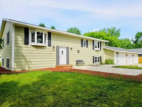 206 Pine Street SW New London MN 56273