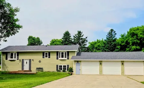 206 Pine Street SW New London MN 56273