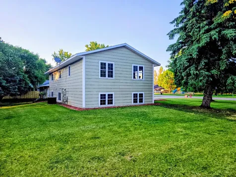 206 Pine Street SW New London MN 56273