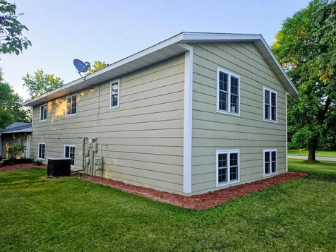 206 Pine Street SW New London MN 56273