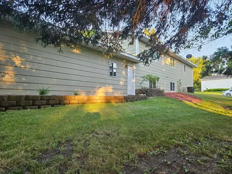 206 Pine Street SW New London MN 56273