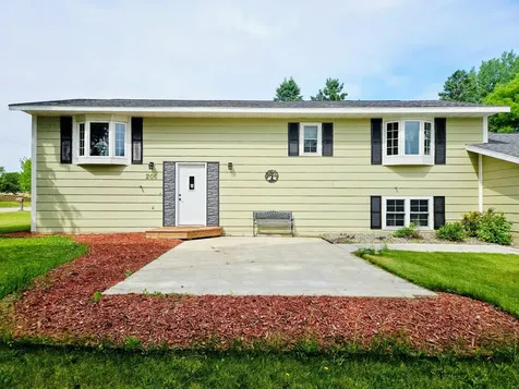 206 Pine Street SW New London MN 56273