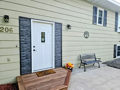 206 Pine Street SW New London MN 56273