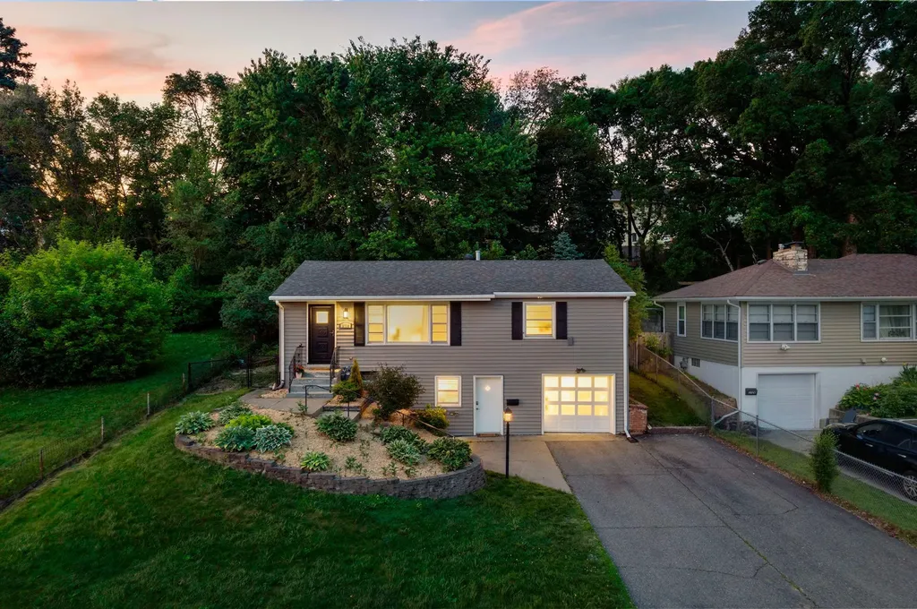 2736 Mcnair Drive N Robbinsdale MN 55422