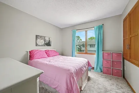 5654 Chatsworth Street N Shoreview MN 55126
