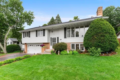 8 Imperial Drive E West Saint Paul MN 55118