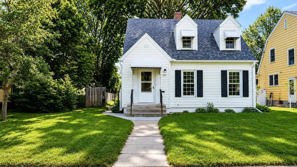 221 9th Avenue N Hopkins MN 55343