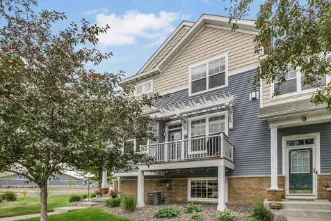 1691 Village Trail E Maplewood MN 55109