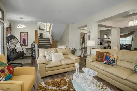 1691 Village Trail E Maplewood MN 55109