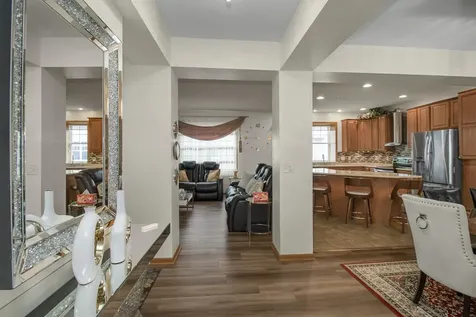 1691 Village Trail E Maplewood MN 55109