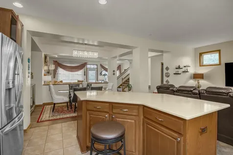1691 Village Trail E Maplewood MN 55109