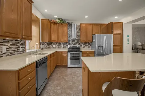 1691 Village Trail E Maplewood MN 55109