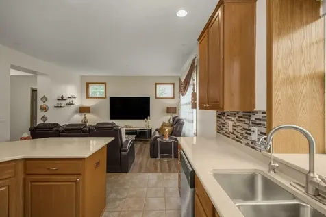 1691 Village Trail E Maplewood MN 55109