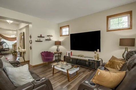1691 Village Trail E Maplewood MN 55109