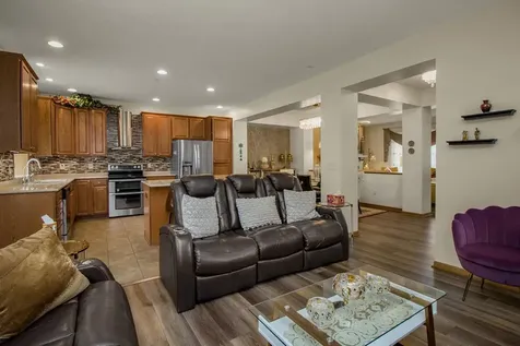 1691 Village Trail E Maplewood MN 55109