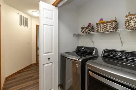 1691 Village Trail E Maplewood MN 55109