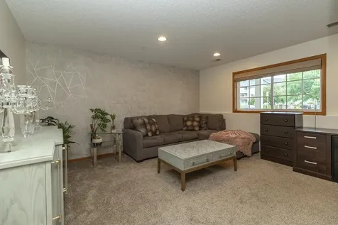 1691 Village Trail E Maplewood MN 55109