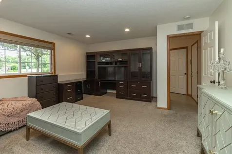 1691 Village Trail E Maplewood MN 55109