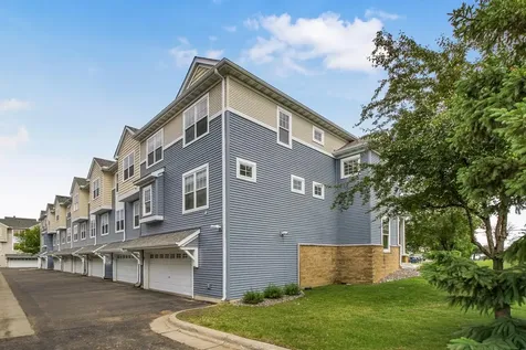 1691 Village Trail E Maplewood MN 55109