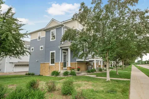 1691 Village Trail E Maplewood MN 55109