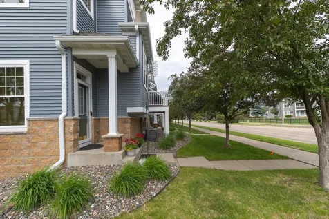 1691 Village Trail E Maplewood MN 55109