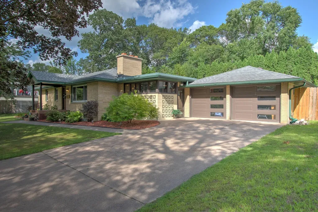 2850 Holly Street S Cambridge MN 55008