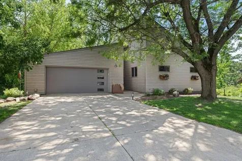 2006 11th Avenue NE Austin MN 55912