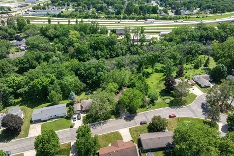 2006 11th Avenue NE Austin MN 55912