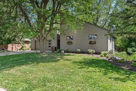 2006 11th Avenue NE Austin MN 55912