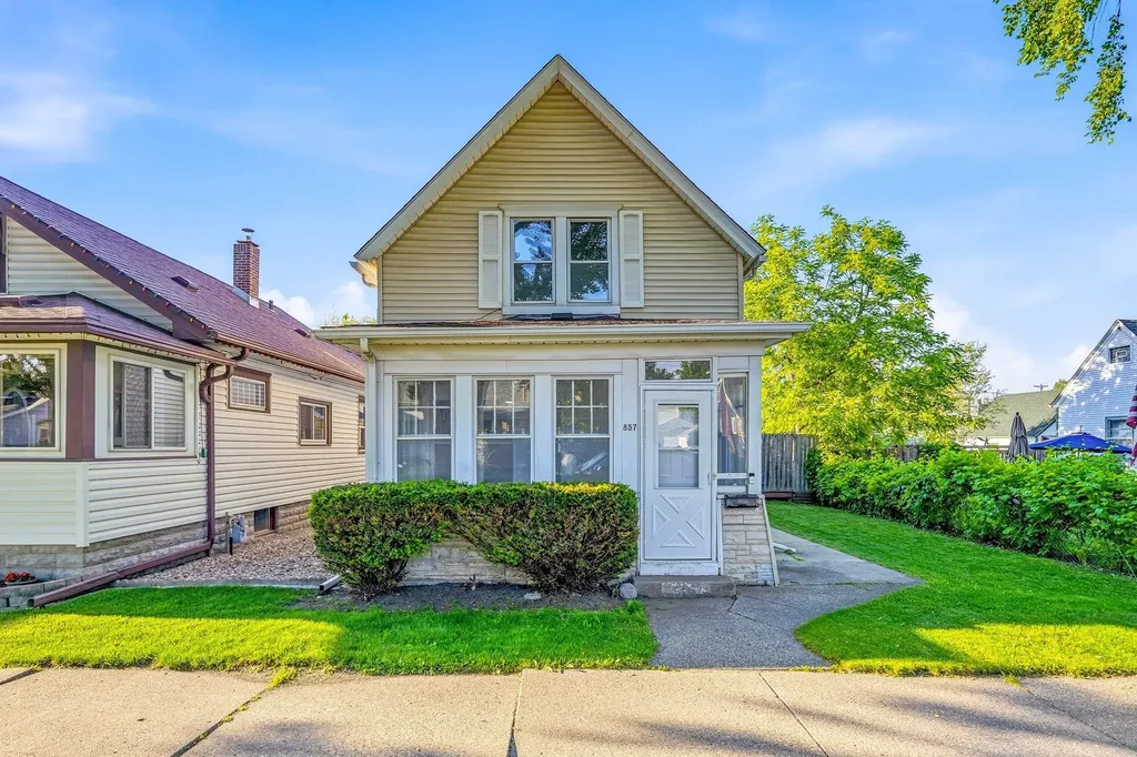 857 Rose Avenue E Saint Paul MN 55106
