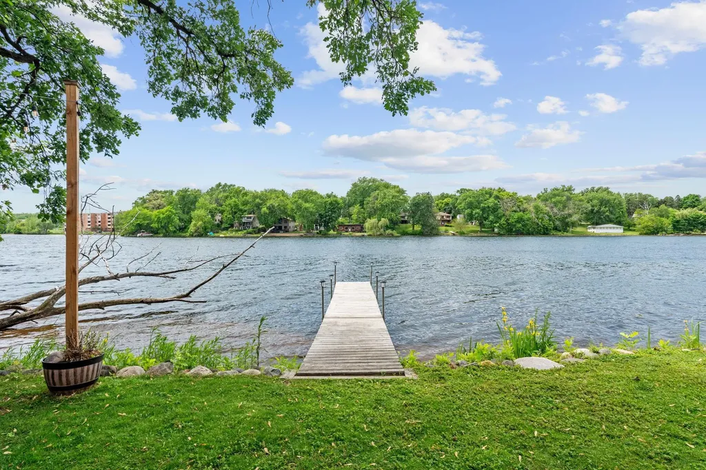 428 Glenbrook Avenue N Oakdale MN 55128