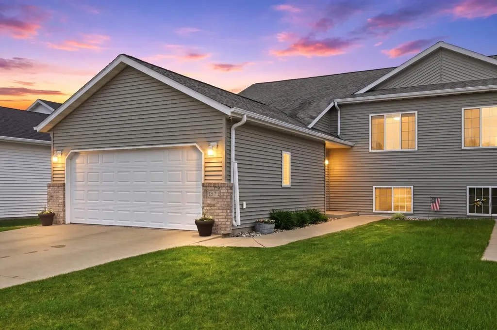 1551 34th Avenue S Moorhead MN 56560