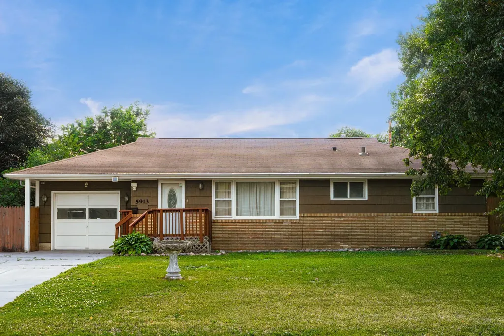 5913 Colfax Avenue N Brooklyn Center MN 55430