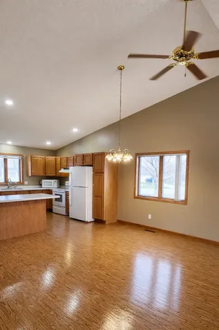 913 Richland Avenue SW Willmar MN 56201