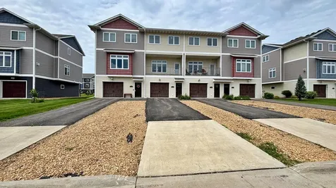 2157 Rolling Green Lane North Mankato MN 56003