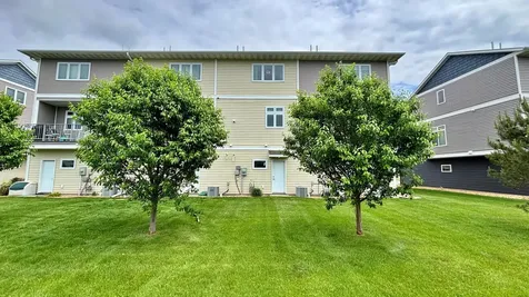2157 Rolling Green Lane North Mankato MN 56003