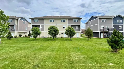 2157 Rolling Green Lane North Mankato MN 56003