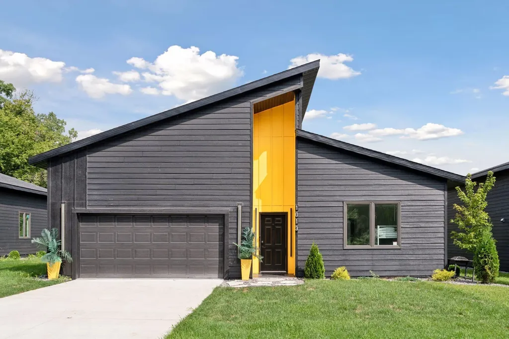 1013 Gardner Street Wayzata MN 55391