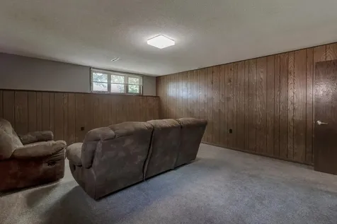 519 4th Street SW Madelia MN 56062