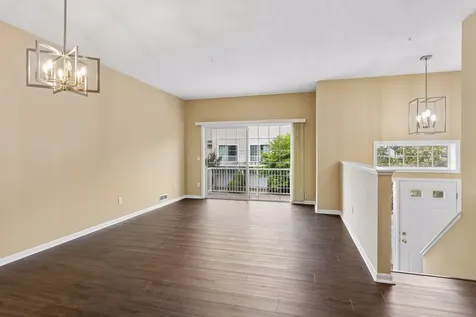 454 Willoughby Way W Hopkins MN 55305