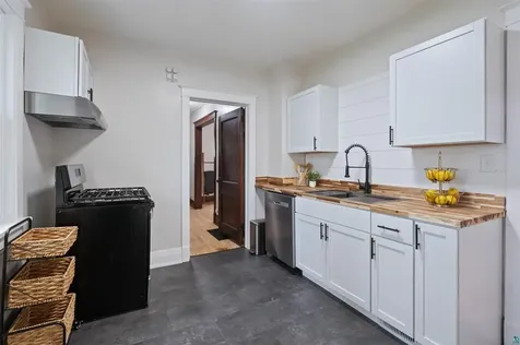 1515 N 8th Avenue E Duluth MN 55805
