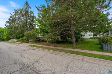 1515 N 8th Avenue E Duluth MN 55805