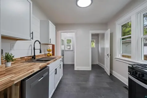 1515 N 8th Avenue E Duluth MN 55805