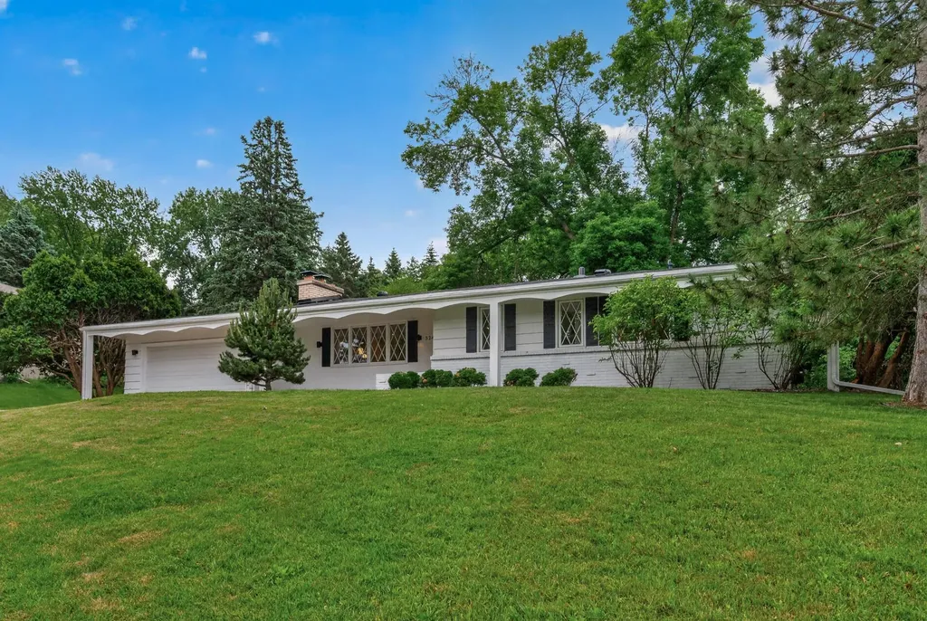 5249 W 92nd Street Bloomington MN 55437