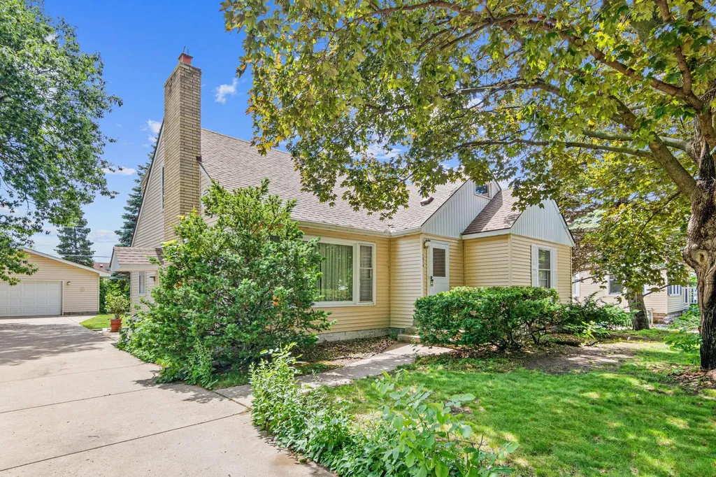 1014 Idaho Avenue W Saint Paul MN 55117