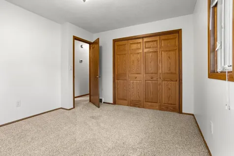 1907 25 1/2 Avenue S Fargo ND 58103