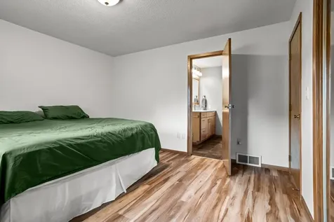 1907 25 1/2 Avenue S Fargo ND 58103
