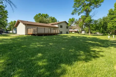 1907 25 1/2 Avenue S Fargo ND 58103